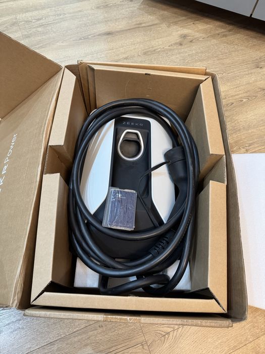 Зарядная станция zeekr 7kw