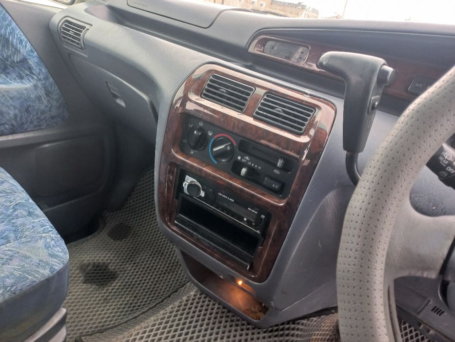 Тойота Ноах минивен