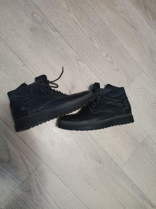 Продам новые ботинки на мальчика