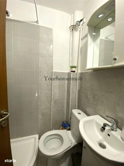 Apartament 3 camere semidecomandat, Craiovița Nouă – Zona Kaufland