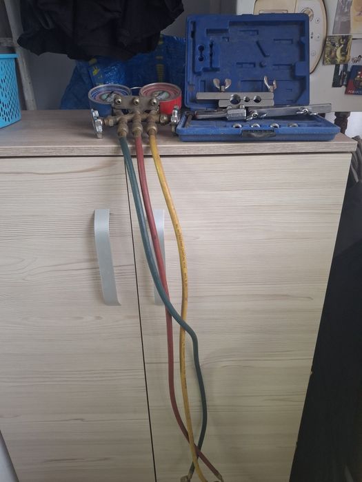 Manometre aer conditionat si trusă bercuit