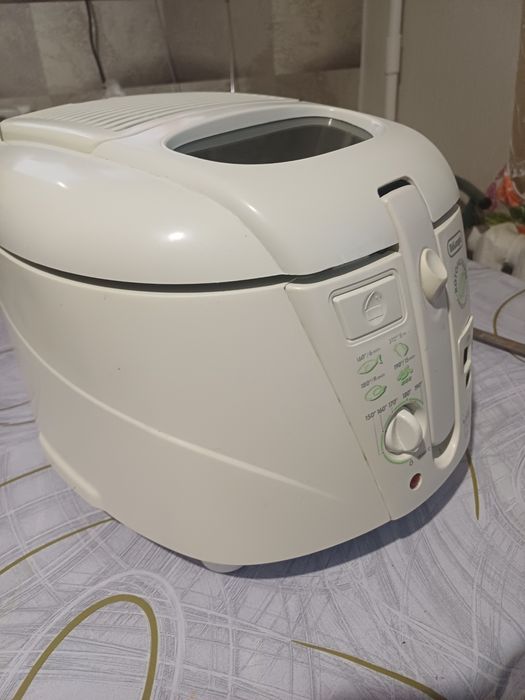 Продам фритюрнцу Delonghi