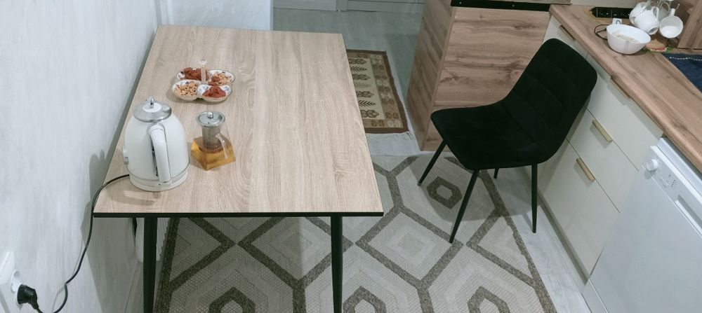 Продам стол для кухниии