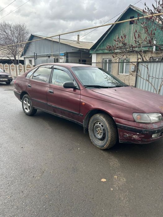 продам машину тойота карина е