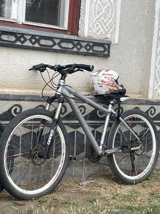bicicleta MTB + casca