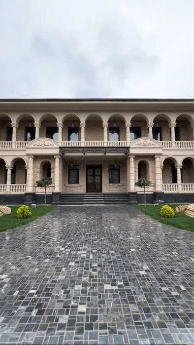 Продаётся здание -  офис клиника бизнес_центр
33 соток