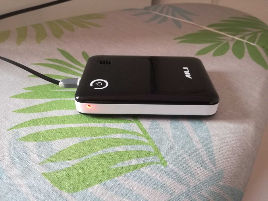 Adaptor AC->DC Incarcator 2,1A +++ Baterie Externa Power Bank 12500mAh