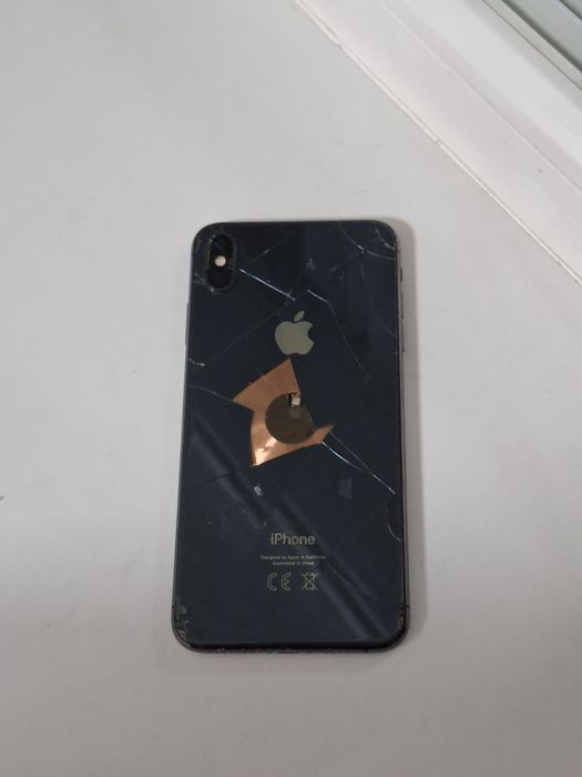 Продам IPhone XS MAX