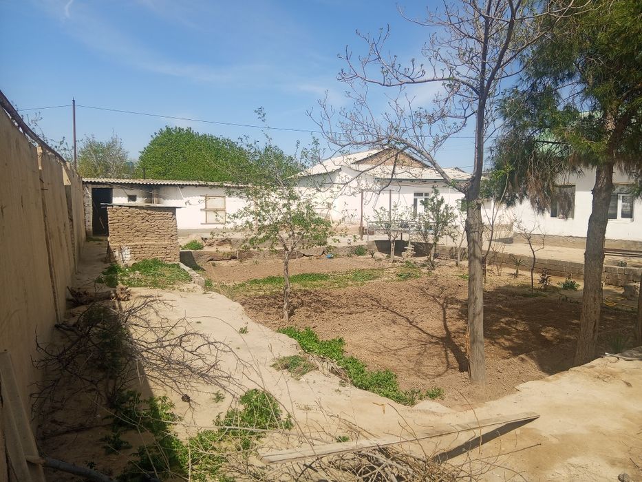 Uy sotiladi yashil dunyo bozoriga piyoda 5 minutlik yo'l