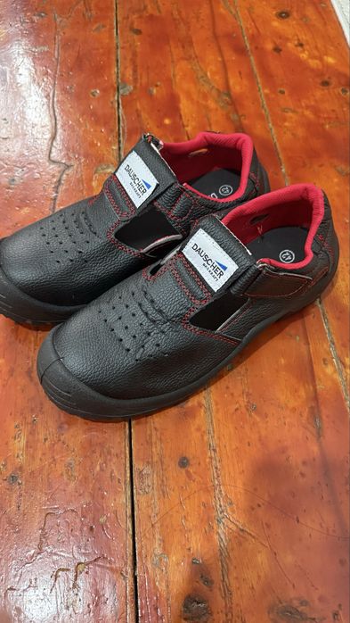 Продам рабочую обувь .