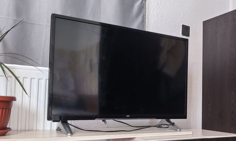Телевизор JVC модел LT-32VH53B за части