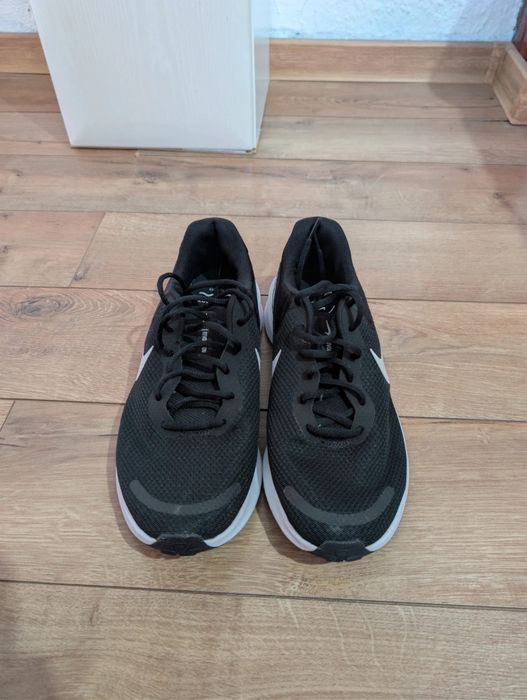 Adidași Nike Noi