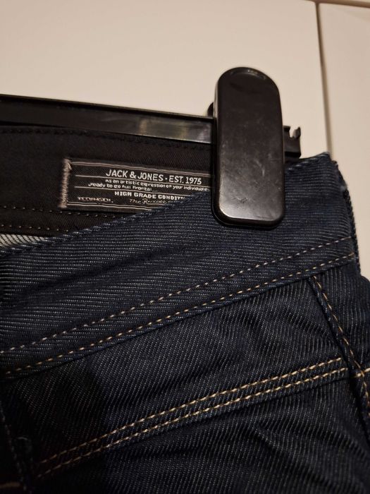 Vând blugi Jack and Jones 30/32 barbati