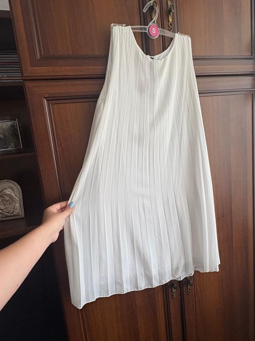 Rochie alba plisata