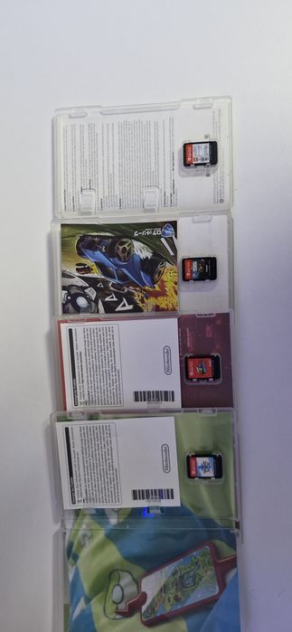 Nintendo Switch cu accesorii multe + 4 jocuri