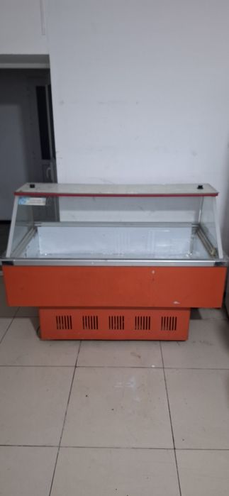 Продам витриный холодильник
