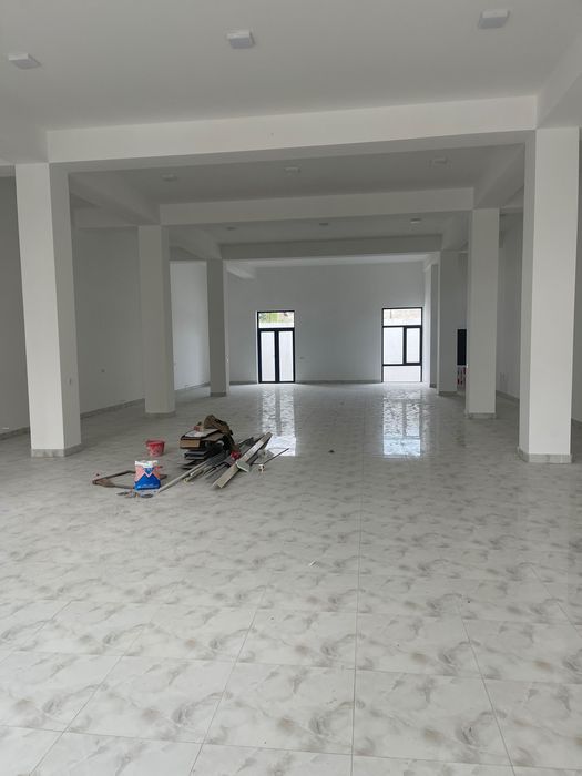 Сдам здание более  1200 кв м 3 этажа в центре города