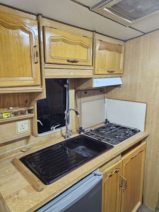 Прицеп-дом (дача на колёсах) сотилади.