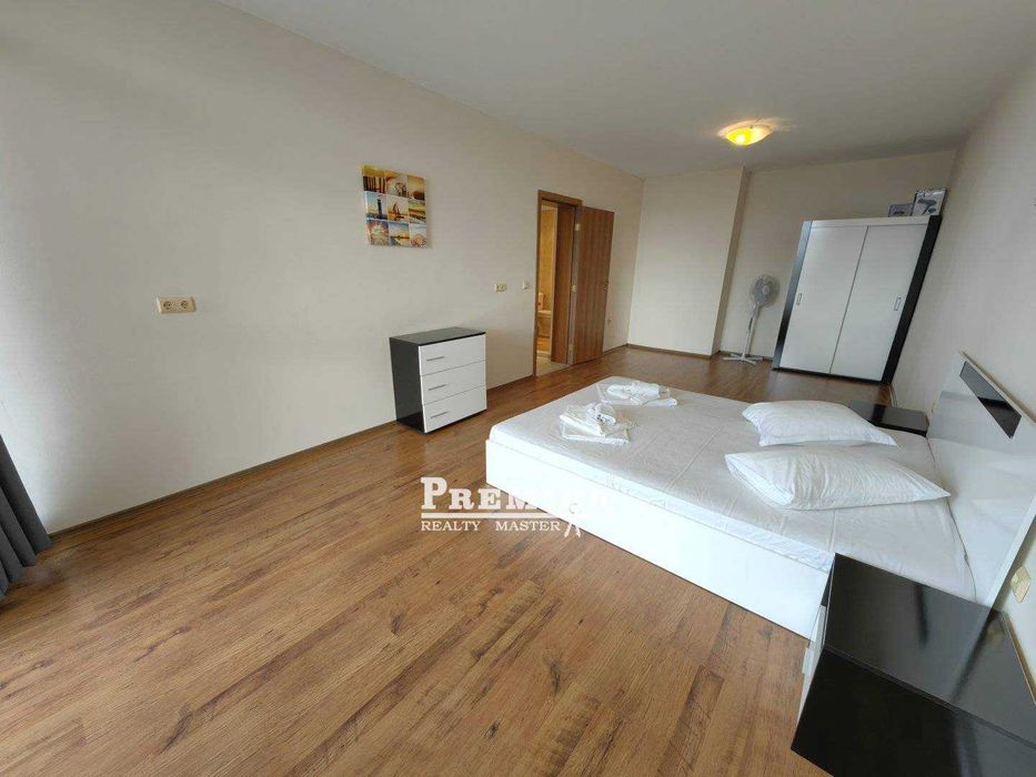 Тристаен апартамент в Ахелой, в комплекс на първа линия