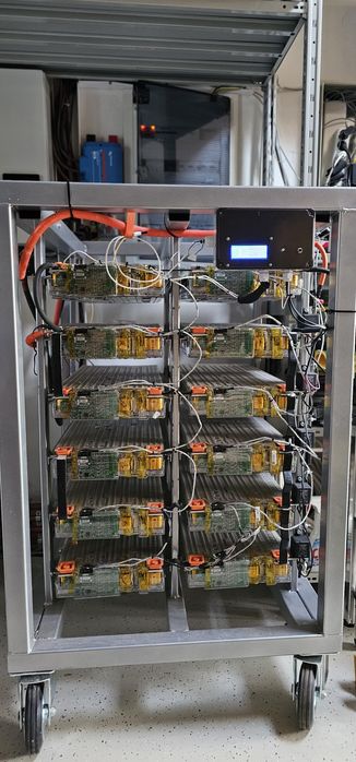 Raft acumulatori Tesla 63,6 kW pentru fotovoltaice