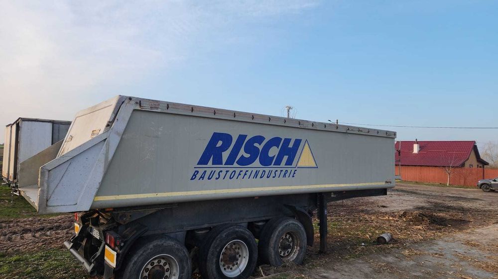 Bena piatra și cereale, aluminiu. Preț 6000 €.