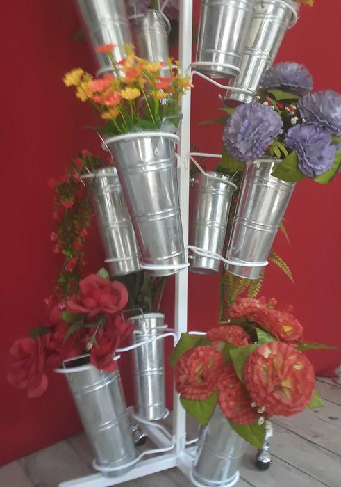 13 metal vases for bouquets on wheels/ 13 метални вази на колела