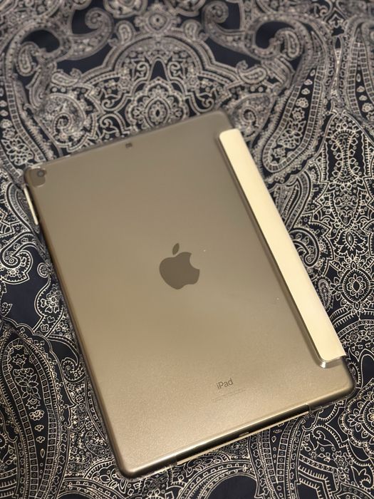 Apple Ipad 8 th gen 2021 ( 8 Generation ) 650 LEI
