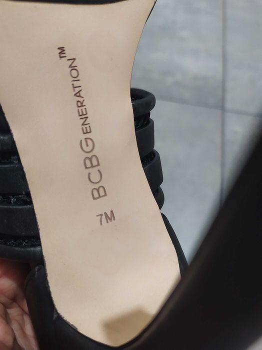 Черни високи обувки на BCBG Maxazria