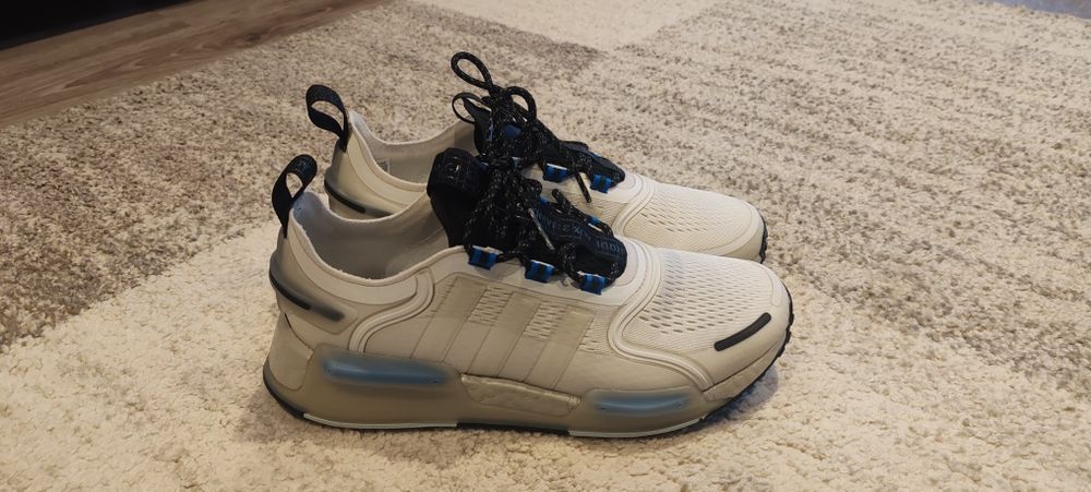 Vand Adidas NMD V3..