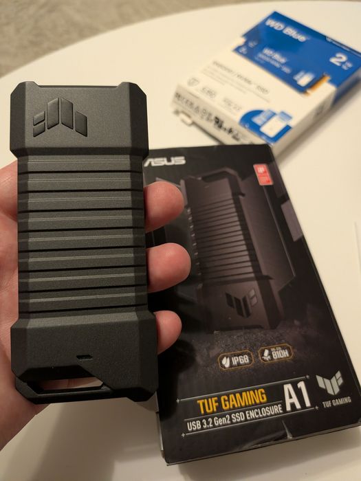 Rack SSD Asus Tuf Gaming și SSD WD Blue M2 2TB