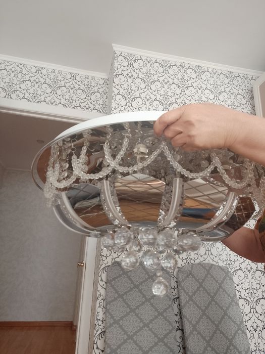 Срочно продам люстру