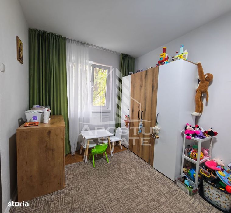 Apartament de vanzare cu 3 camere, etaj intermediar, zona Dacia