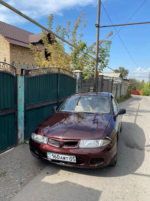 Продам машину Митсубиси Харизма