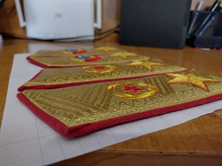 Epoleți General Maresal Parada Chipiu  Cascheta Casca Militara Comunista Sovietica Până în 1991