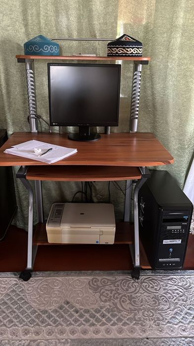 Продам стол для компьютера
