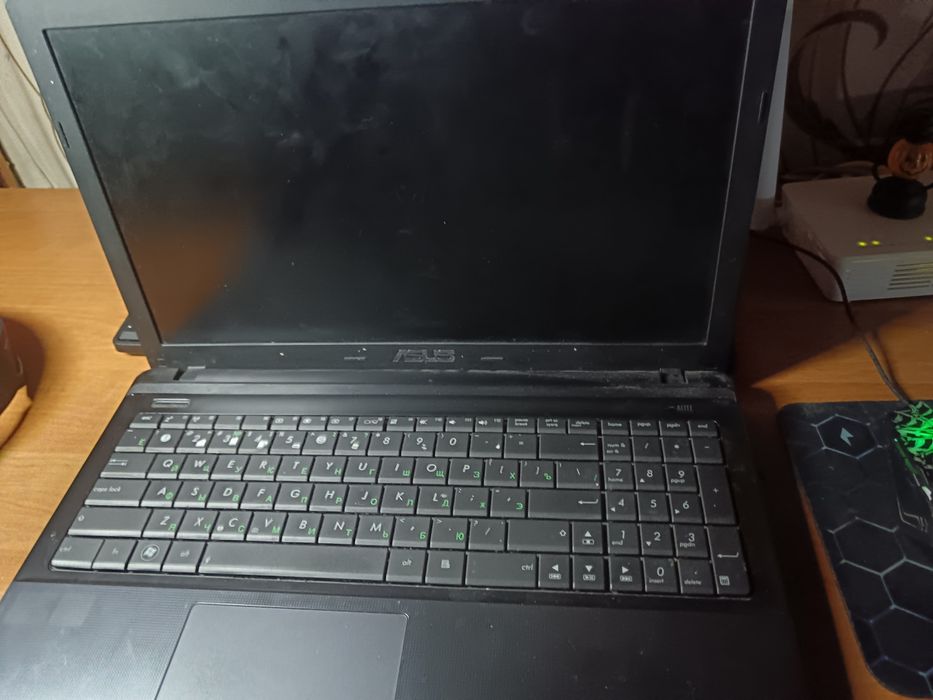Ноутбук Asus со сломанной матрицей