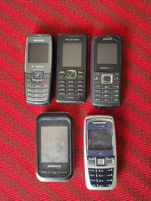 Telefoane pentru piese de schimb unele sunt funcționale