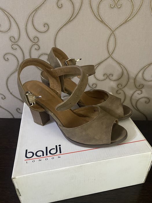 Продам туфли, босоножки