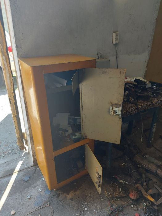 Продам сейф  в хорошем сотояний