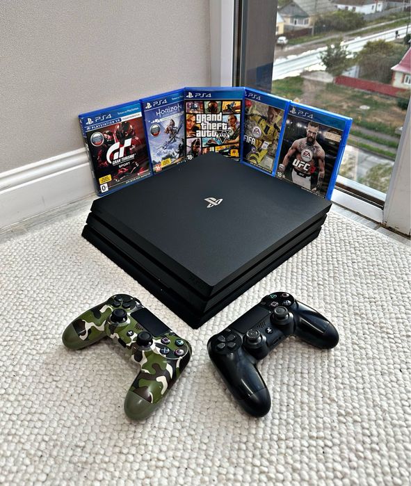 PlayStation 4 PRO 1ТВ игры+5 диска