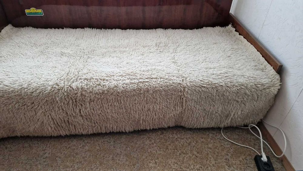 Продавам юрган от чиста вълна+ 2бр. губер за единично легло