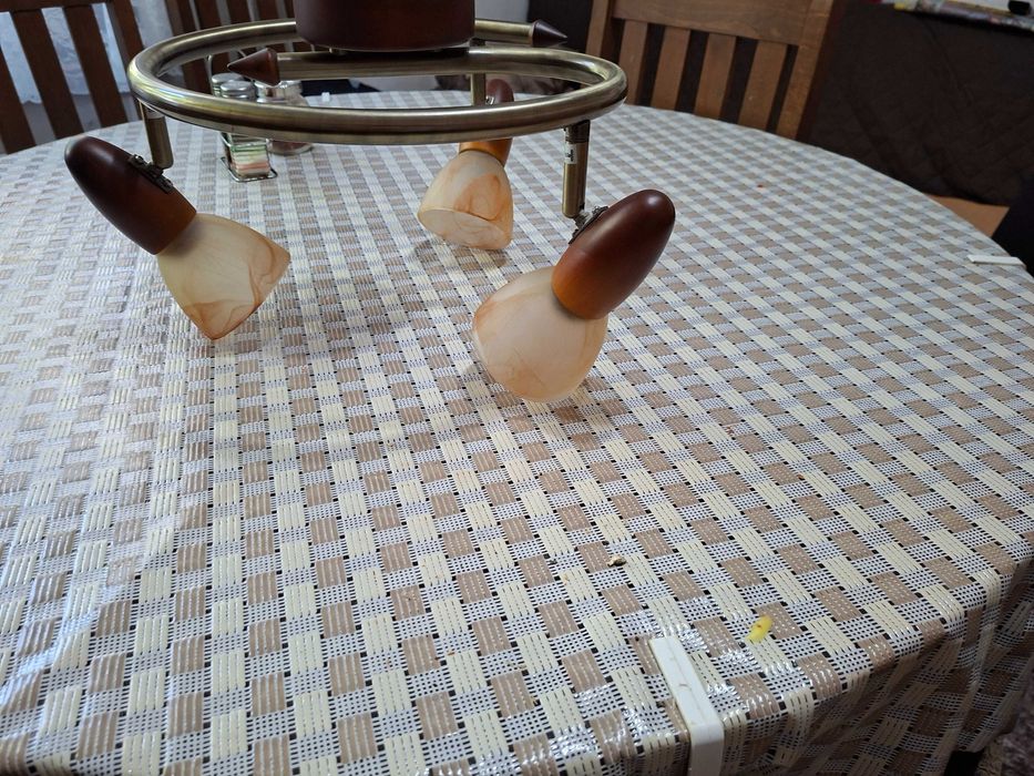 Полилей 2 бр. от дърво и метал.Цената е за двата полилей