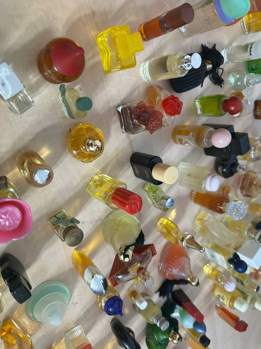 miniaturi parfumele galben fata spate lateral deosebit frumos