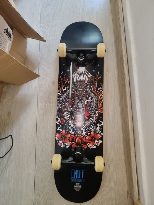 Skateboard aproape nou