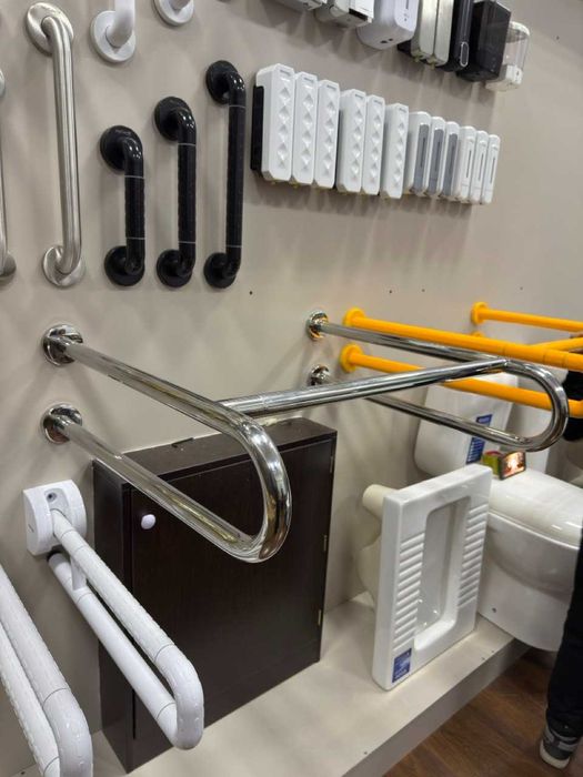 Поручни и сиденья для ванны и душевой/Vanna tutqichlari va o'rindiqlar