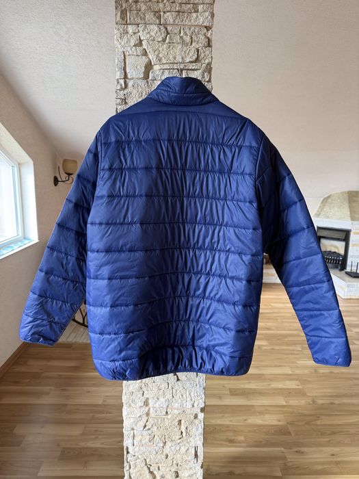 Vînd geaca Adidas