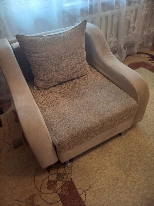 Диван раскладной и два раскладных кресла