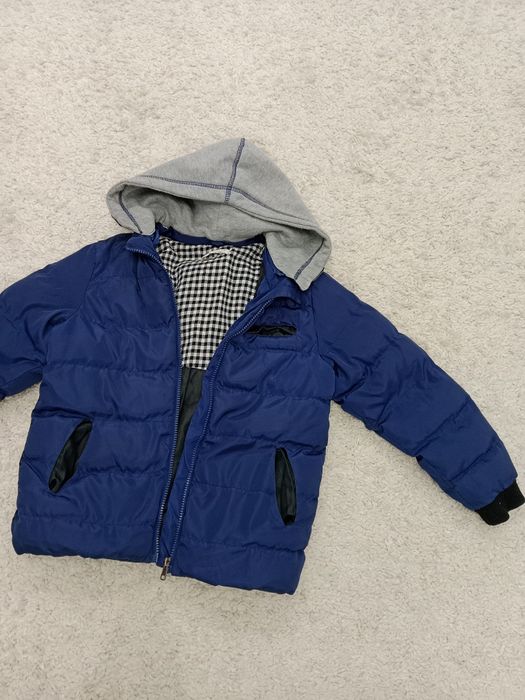 Продам куртку осень весна