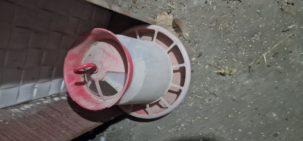 Продам кормушку.