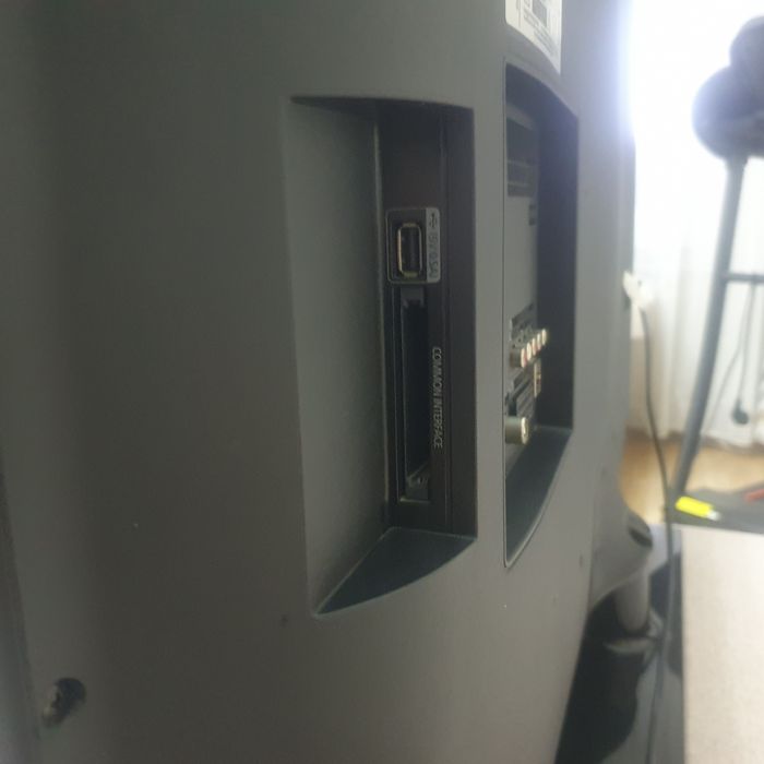 Продам б/у Samsung UE46